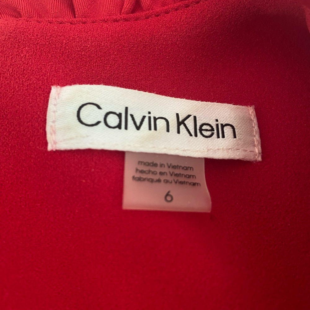 Red Calvin Klein jumpsuit whit exposed back zipper,and pockets petite size 6